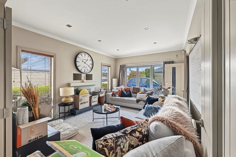 Photo of property in 38 Aikmans Road, Merivale, Christchurch, 8014