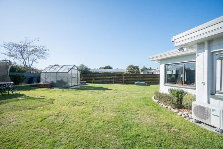 Photo of property in 15 Raglan Avenue, Cloverlea, Palmerston North, 4412