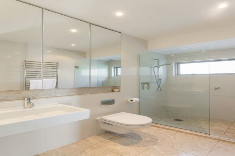 Photo of property in 70 Domain Crescent, Muriwai, Waimauku, 0881