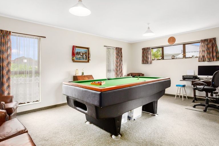Photo of property in 8 Observatory Close, Whitby, Porirua, 5024