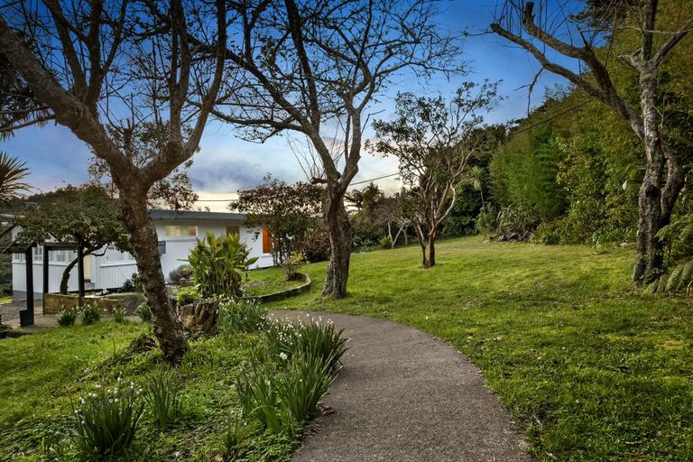 Photo of property in 305 Forest Hill Road, Waiatarua, Auckland, 0612