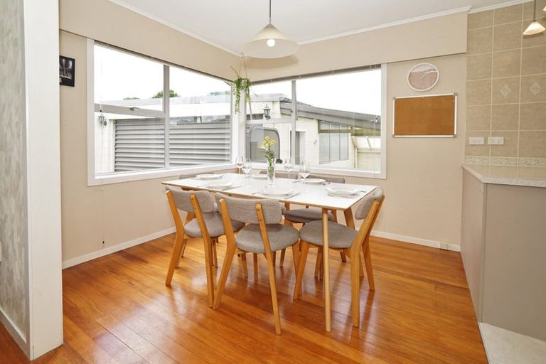 Photo of property in 30 Rhonda Avenue, Deanwell, Hamilton, 3206