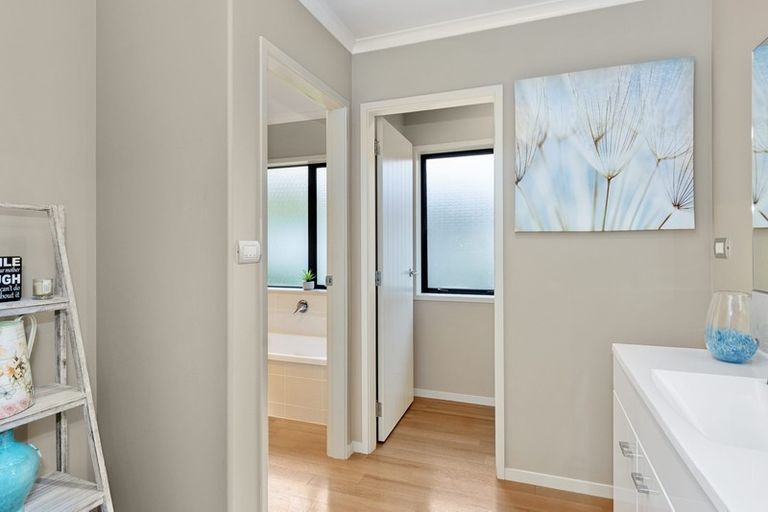 Photo of property in 2 Flight Valley Way, Welcome Bay, Tauranga, 3175