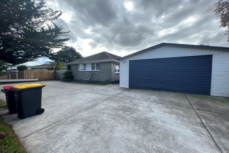 Photo of property in 120 Northcote Road, Northcote, Christchurch, 8052