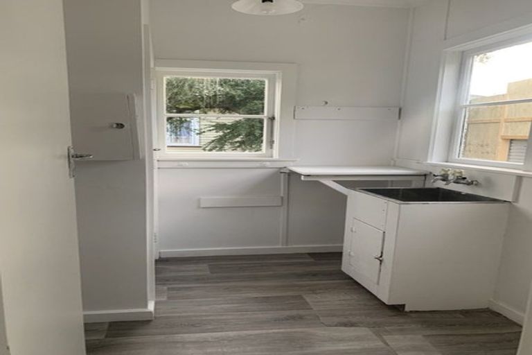 Photo of property in 2/4 Rodney Street, Waiwhetu, Lower Hutt, 5010