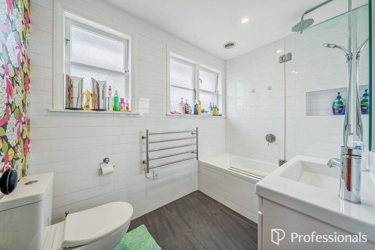 Photo of property in 305 Oxford Terrace, Avalon, Lower Hutt, 5011