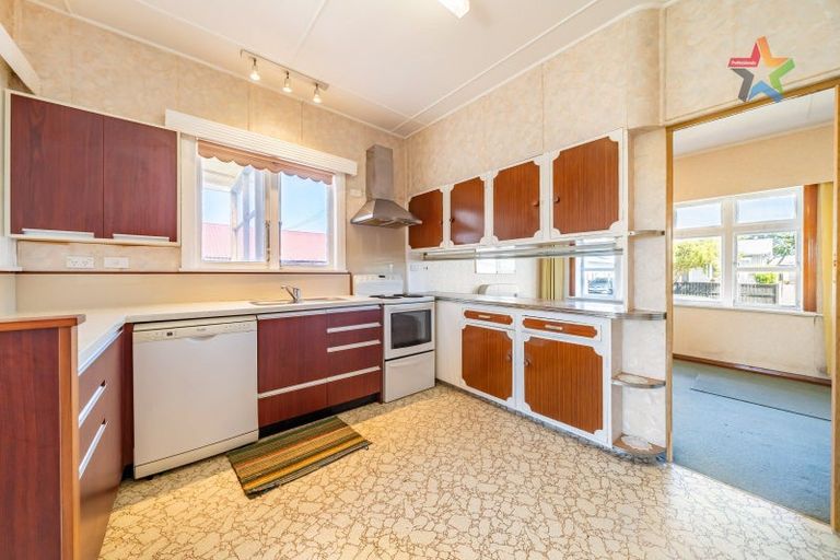 Photo of property in 2 Byron Street, Petone, Lower Hutt, 5012