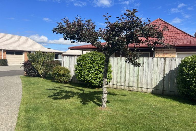 Photo of property in Rangeview Villas, 23/9 Fuller Close, Levin, 5510