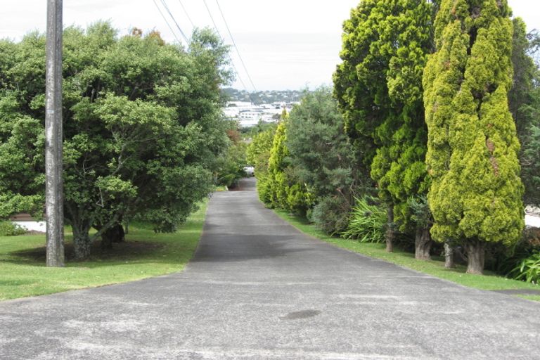 Photo of property in 68 Chivalry Road, Glenfield, Auckland, 0629