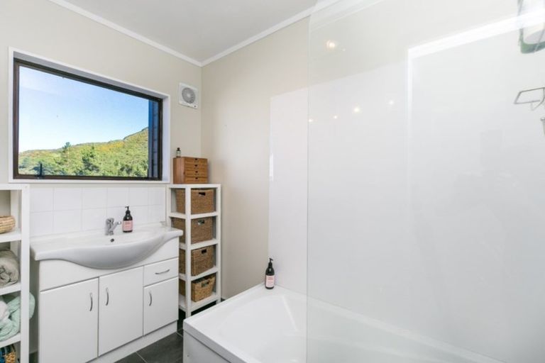 Photo of property in 99 Thurleigh Grove, Karori, Wellington, 6012