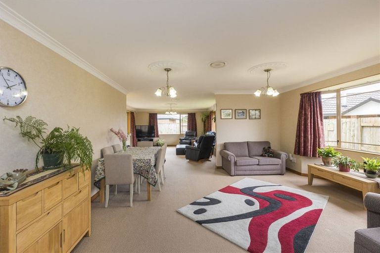 Photo of property in 11 Brookside Close, Highbury, Palmerston North, 4412