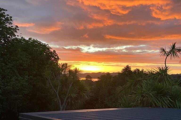 Photo of property in 3 Tauhinu Road, Greenhithe, Auckland, 0632