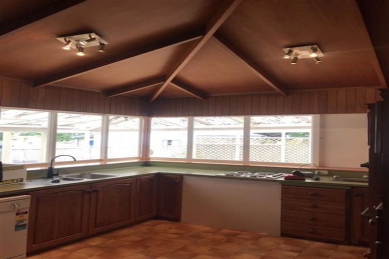 Photo of property in 43 St Leonards Road, Kelston, Auckland, 0602