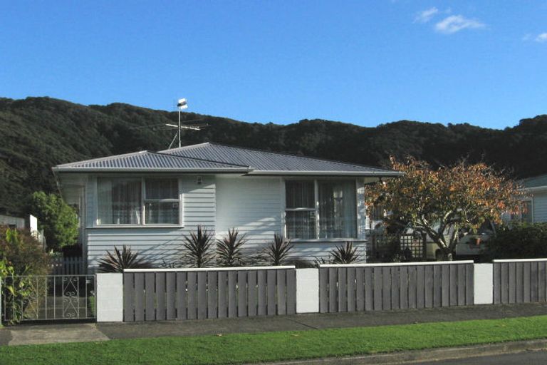 Photo of property in 15 Wetherby Grove, Wainuiomata, Lower Hutt, 5014