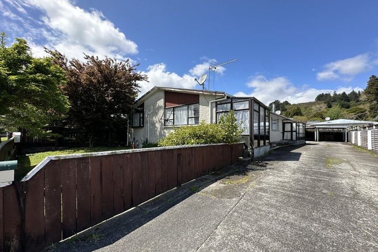 Photo of property in 1/18 Oregon Drive, Maoribank, Upper Hutt, 5018