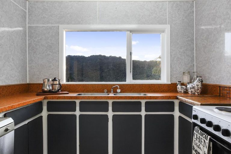 Photo of property in 305 Forest Hill Road, Waiatarua, Auckland, 0612