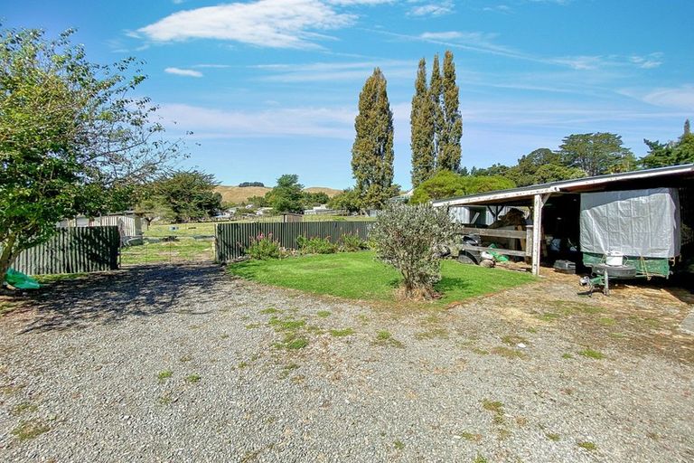 Photo of property in 10 Paraekaretu Street, Hunterville, 4730