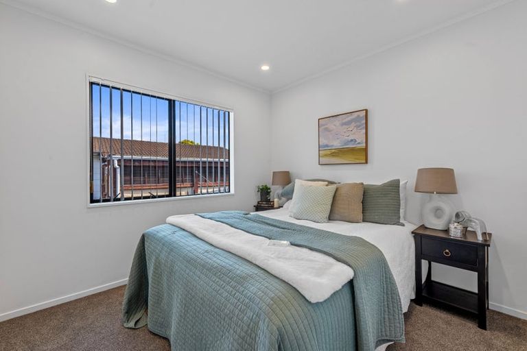 Photo of property in 37 Gosford Drive, Botany Downs, Auckland, 2010