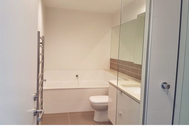 Photo of property in 254 Hobsonville Point Road, Hobsonville, Auckland, 0616