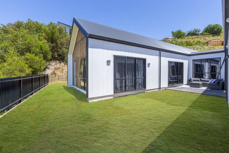 Photo of property in 75 Oak Road, Poraiti, Napier, 4112