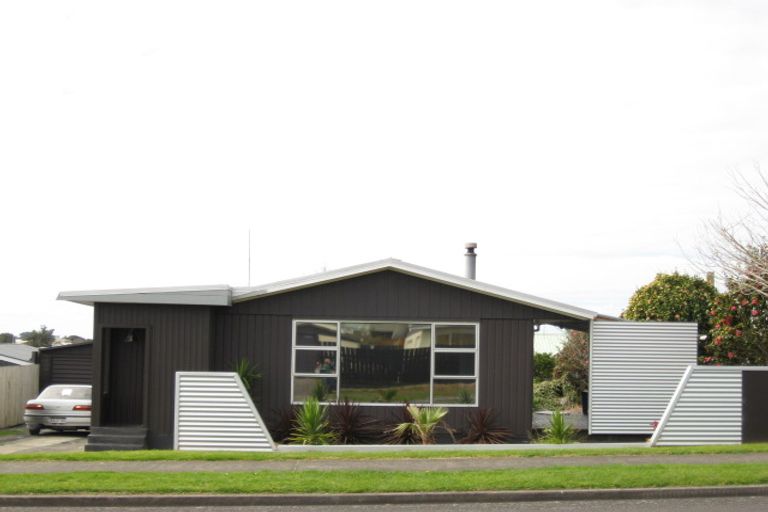 Photo of property in 4 Smeaton Road, Bell Block, New Plymouth, 4312