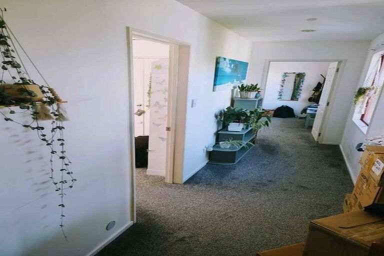 Photo of property in 2/72 Heathcote Road, Castor Bay, Auckland, 0620