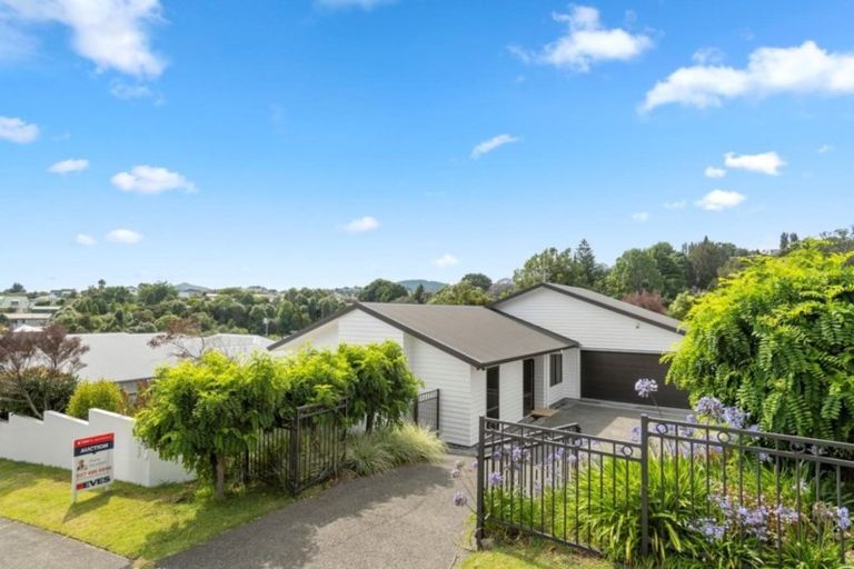 Photo of property in 90 Osprey Drive, Welcome Bay, Tauranga, 3112