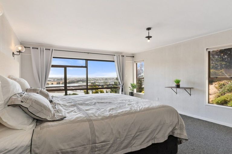 Photo of property in 5 Osmond Lane, Mount Pleasant, Christchurch, 8081