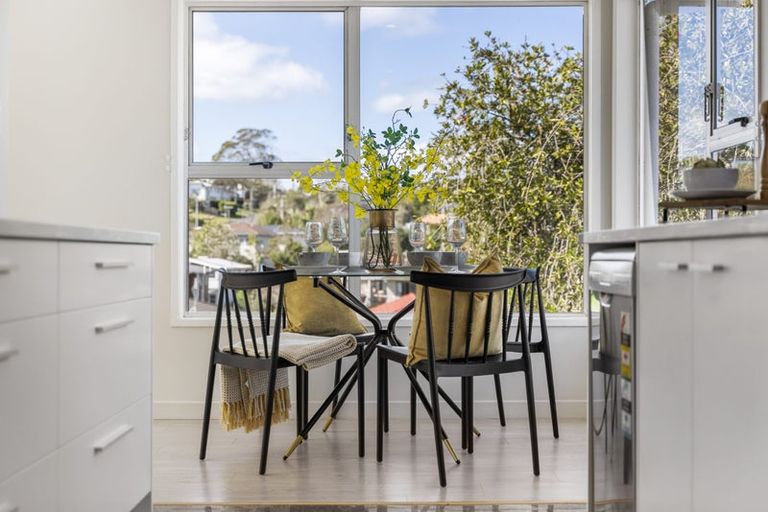 Photo of property in 9 Keldale Place, Forrest Hill, Auckland, 0620