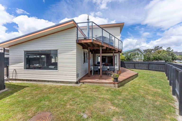 Photo of property in 1 Frances Street, Waikanae Beach, Waikanae, 5036