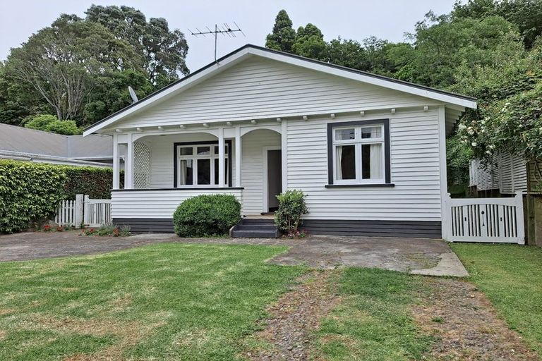 Photo of property in 22 Bracken Street, New Plymouth, 4310