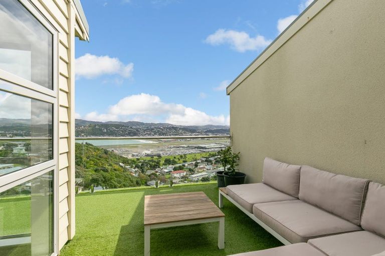 Photo of property in 15 Birkhall Grove, Strathmore Park, Wellington, 6022