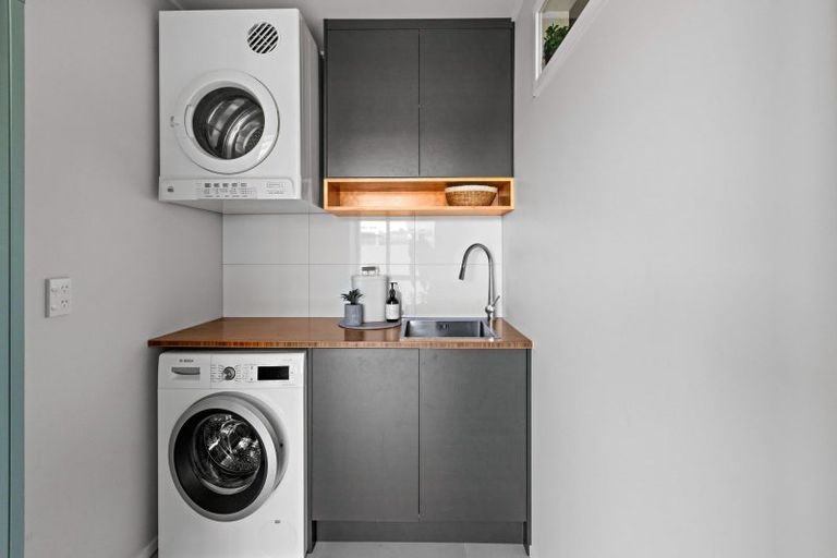 Photo of property in 19 Laurent Place, Greenmeadows, Napier, 4112