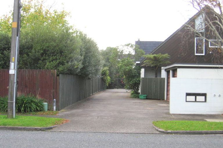 Photo of property in 2/23 Eastern Beach Road, Eastern Beach, Auckland, 2012