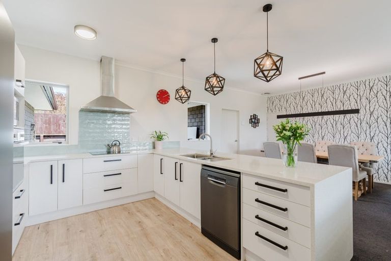 Photo of property in 1 Ruske Place, Grandview Heights, Hamilton, 3200