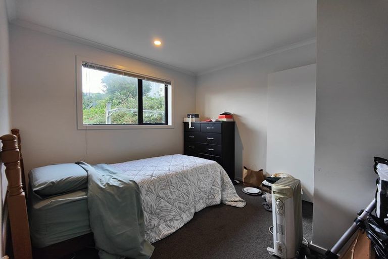 Photo of property in 15a Barclay Street, Newlands, Wellington, 6037
