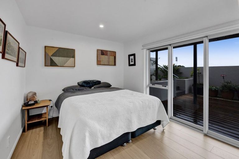 Photo of property in 36 Octavius Place, New Plymouth, 4312