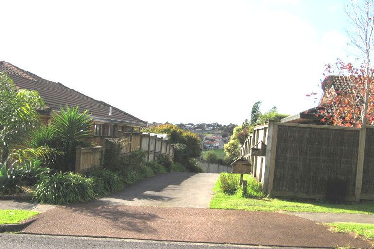 Photo of property in 1/62 Simmental Crescent, Somerville, Auckland, 2014