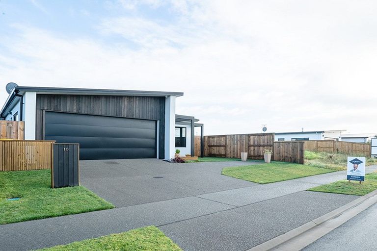 Photo of property in 10 Knightia Drive, Papamoa Beach, Papamoa, 3118