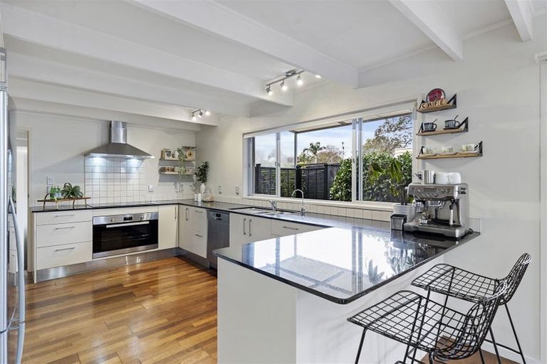 Photo of property in 10 Sanctuary Point, Sunnyhills, Auckland, 2010