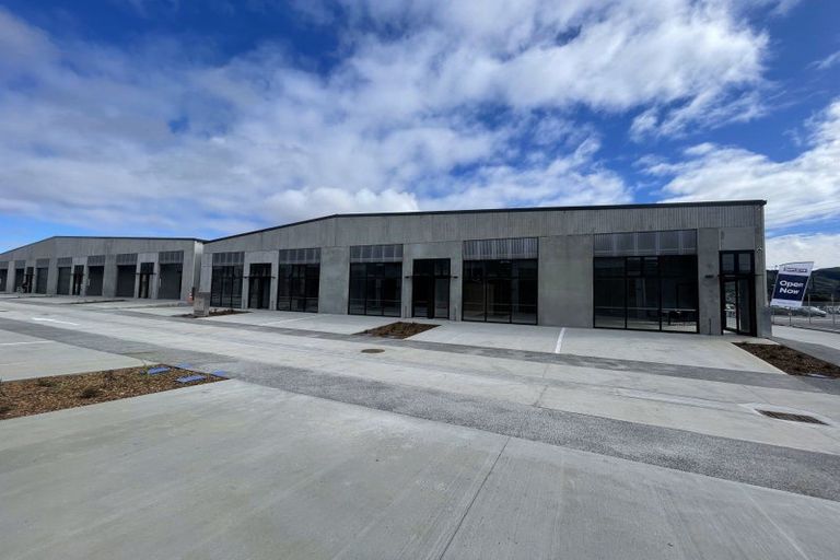 Photo of property in 1 Ara Paiwhenua, Tawa, Wellington, 5028