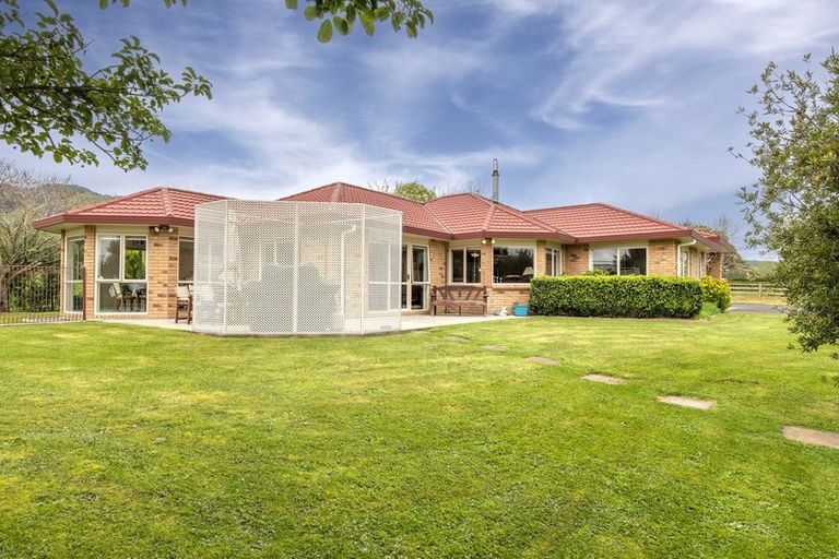 Photo of property in 34 Sutton Road, Te Horo, Otaki, 5582