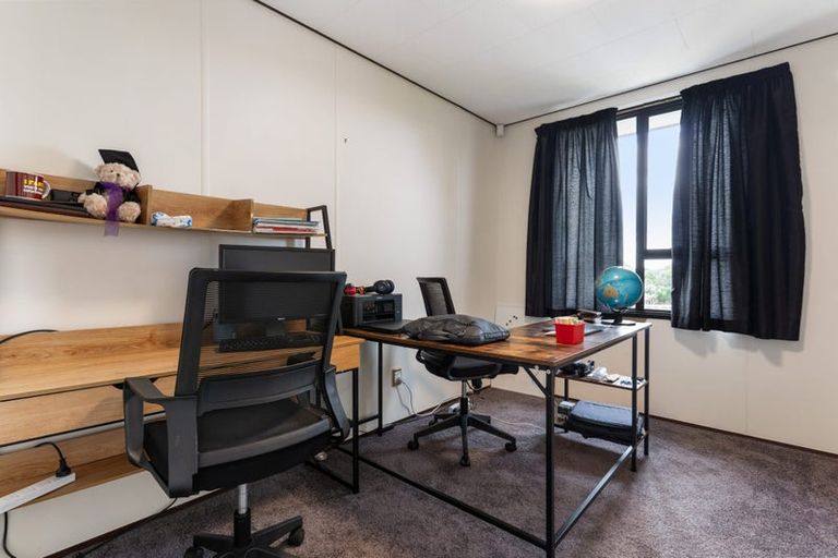 Photo of property in 2b Grenadine Place, Unsworth Heights, Auckland, 0632