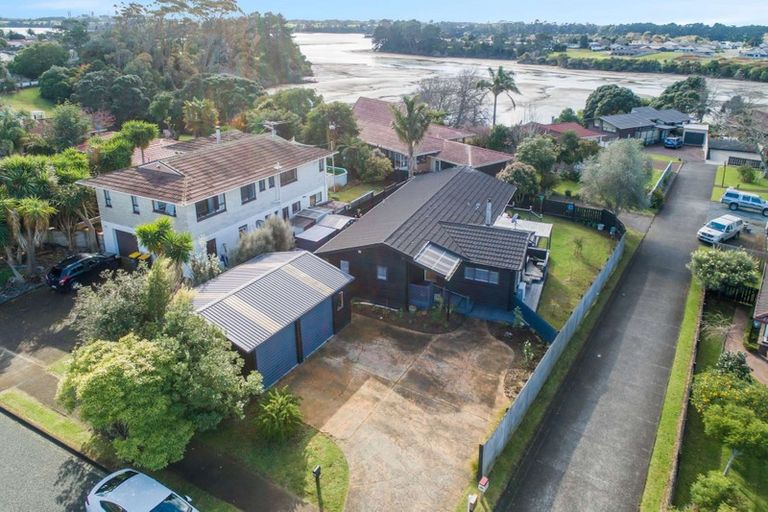 Photo of property in 21 Riverside Drive, Waiuku, 2123