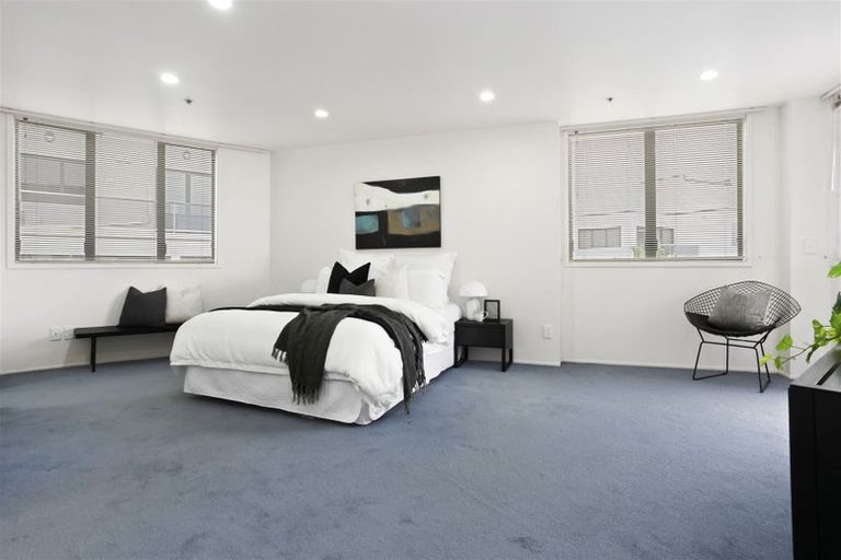 Photo of property in 5a/173 Hurstmere Road, Takapuna, Auckland, 0622