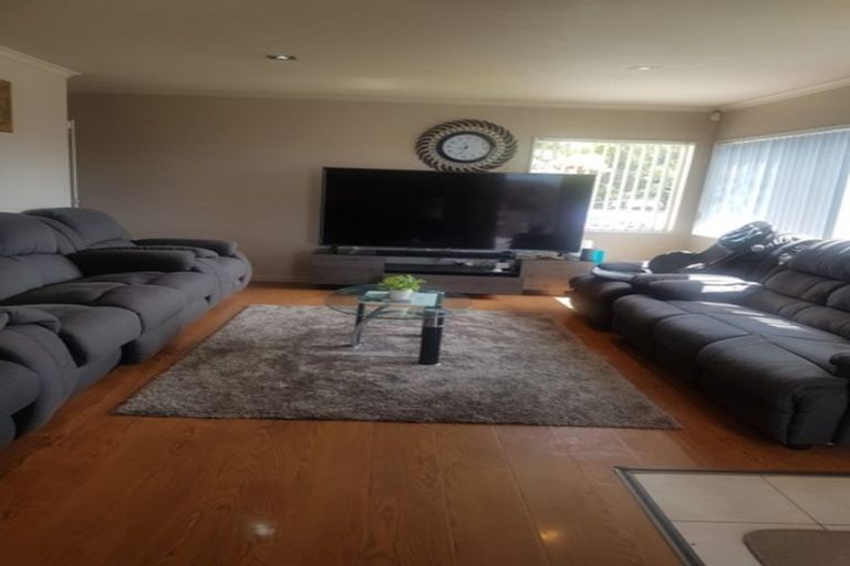 Photo of property in 2 Senator Drive, Manurewa, Auckland, 2105