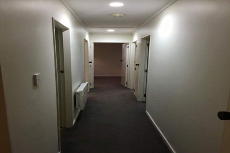 Photo of property in 17 Fernhaven Grove, Newlands, Wellington, 6037