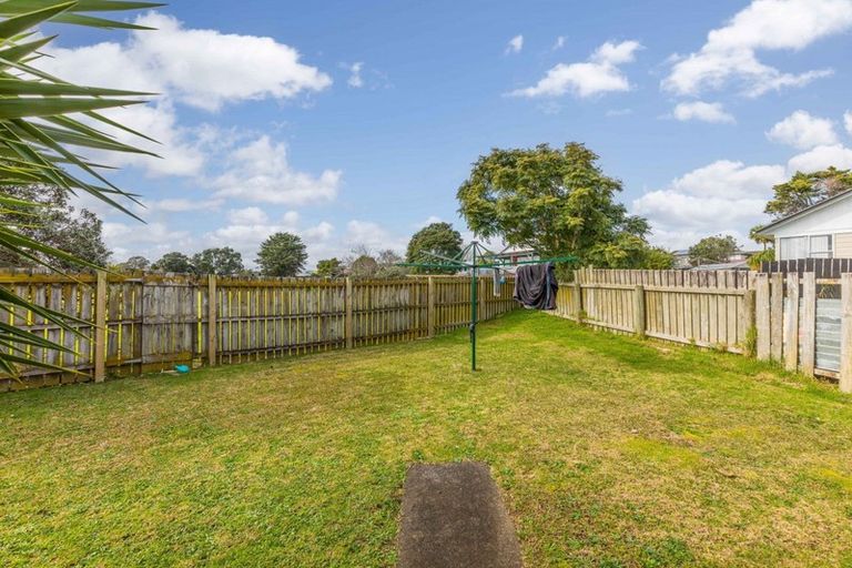 Photo of property in 2/6 Bundena Place, Clendon Park, Auckland, 2103