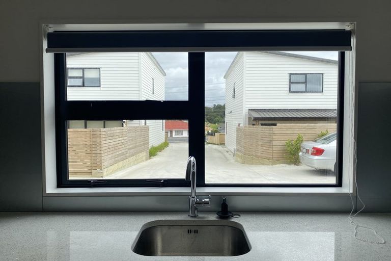 Photo of property in 96d Triangle Road, Massey, Auckland, 0614