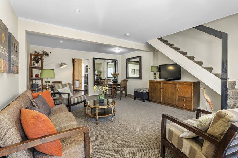 Photo of property in 44b Roxburgh Street, Mount Victoria, Wellington, 6011